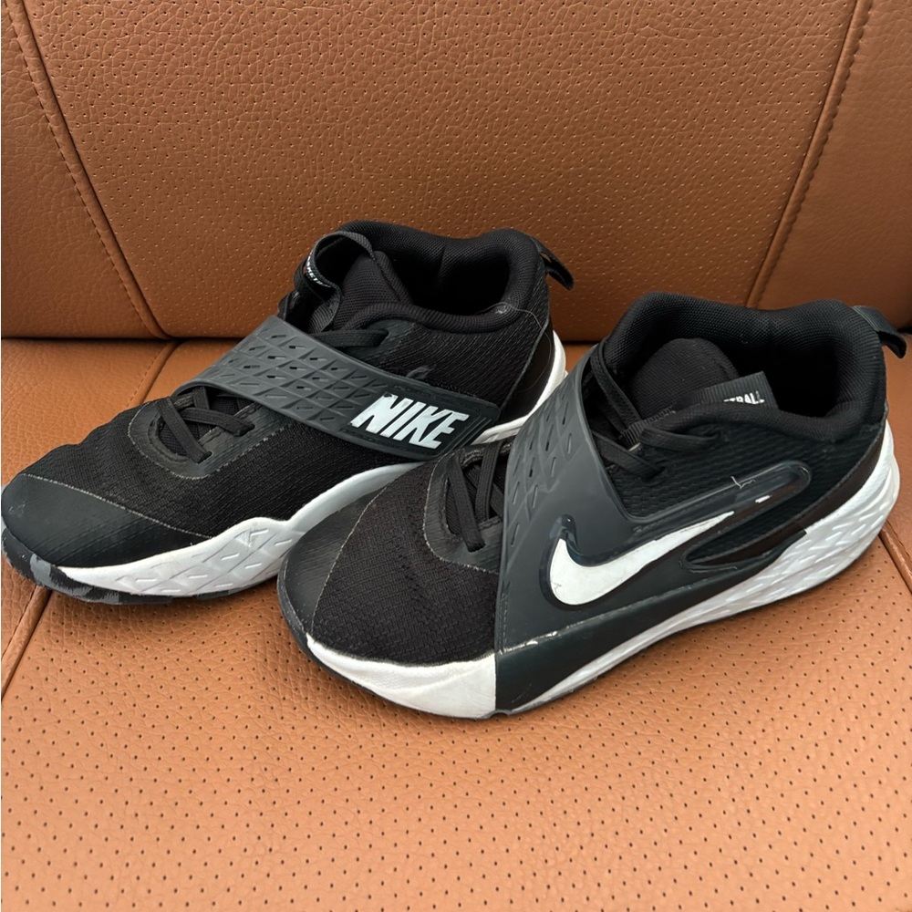 Nike Kids Black and Gray Basketball Sneakers